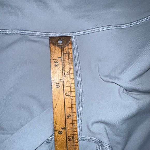 Alo Yoga High Waist Airbrush Capri Blue Skies SIZE MD - Picture 8 of 11